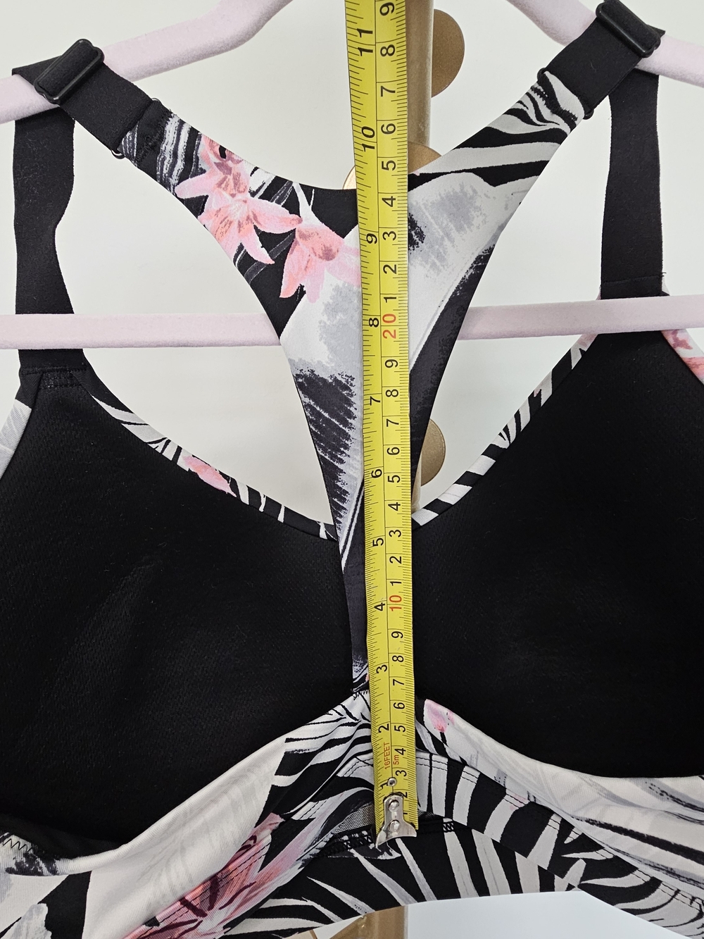 Victoria Sport Tropical Floral Sports Bra
Size Large - Picture 6 of 6